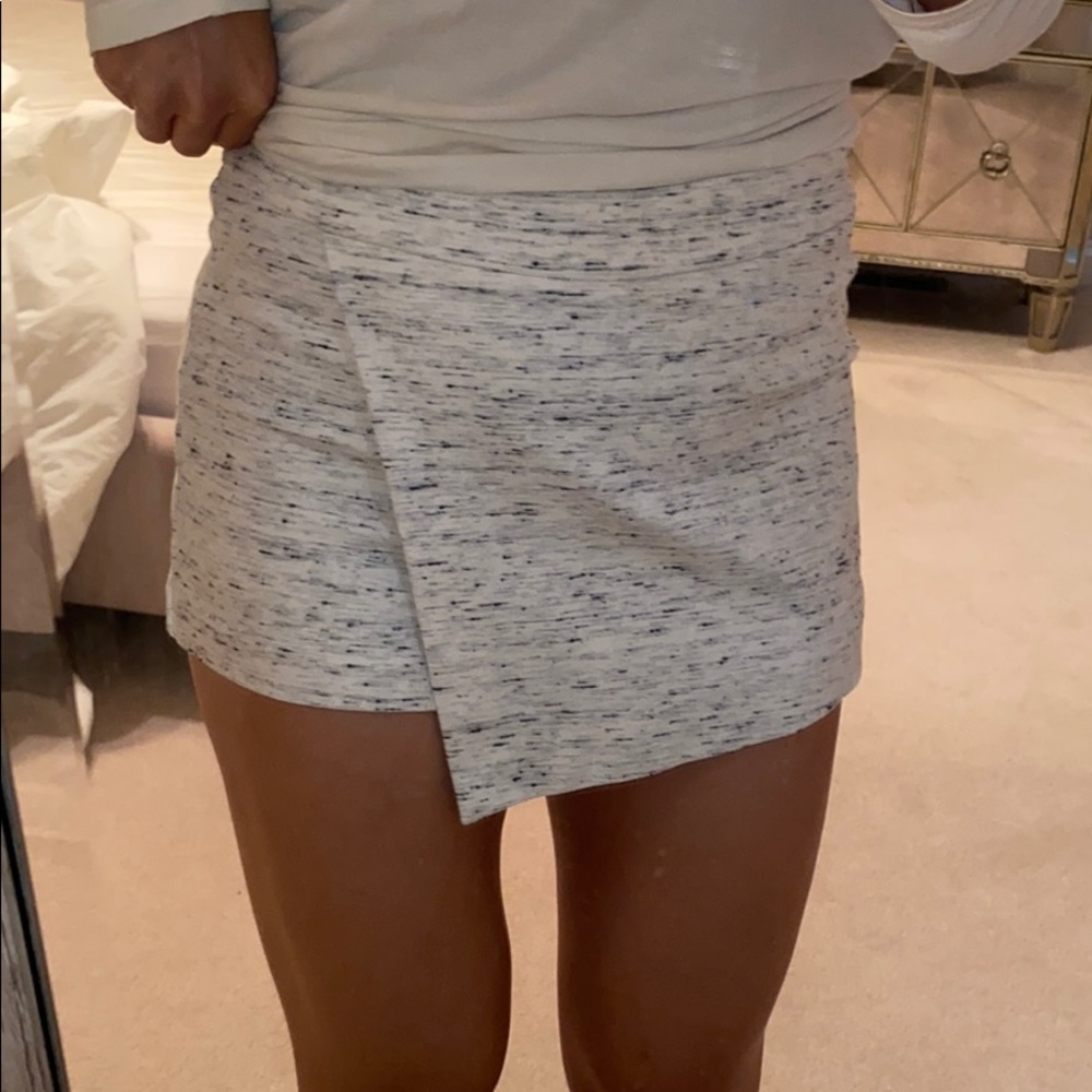 Aritzia Wilfred XXS Skort. Practically new. PETITE